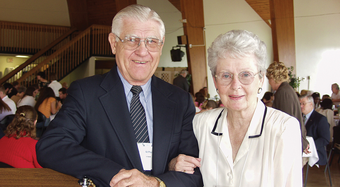 President Earl and Joyce MacArthur in Chaney Dining Center