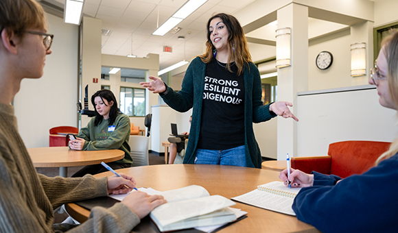 Tsiawentonnih George speaks with some students in Southworth Library.