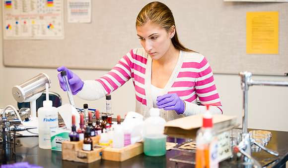 A student works in a Chemistry lab