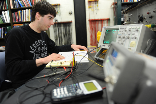 A study studies in the Electrical Engineering Tech lab.