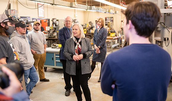 Senator Kirsten Gillibrand with students in SUNY Canton’s Mechanical Engineering Technology lab