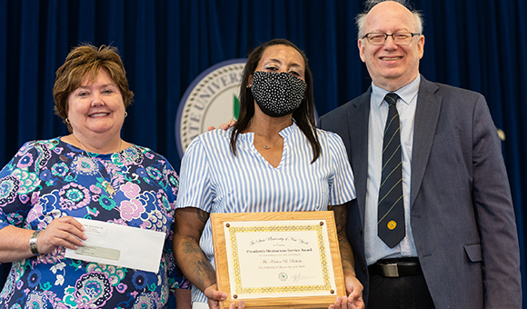 Kristen Roberts poses with award along with Jenn Stevenson and President Zvi Szafran