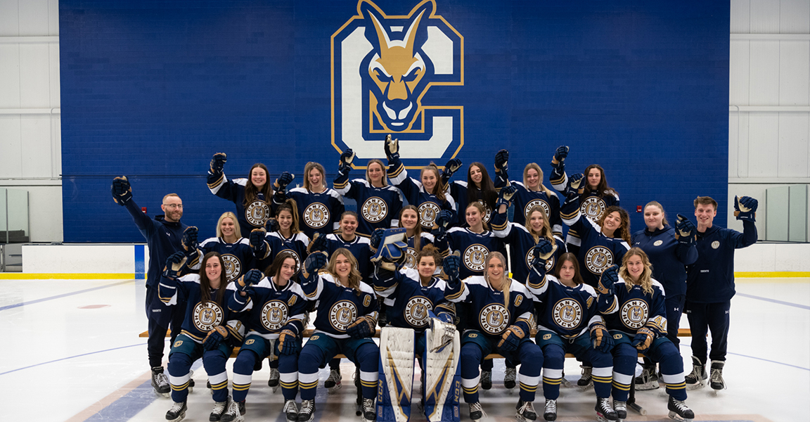 Group shot of Women's Hockey Team
