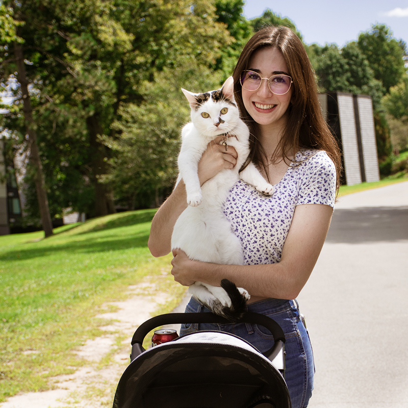 Victoria Bonavita and cat Luca